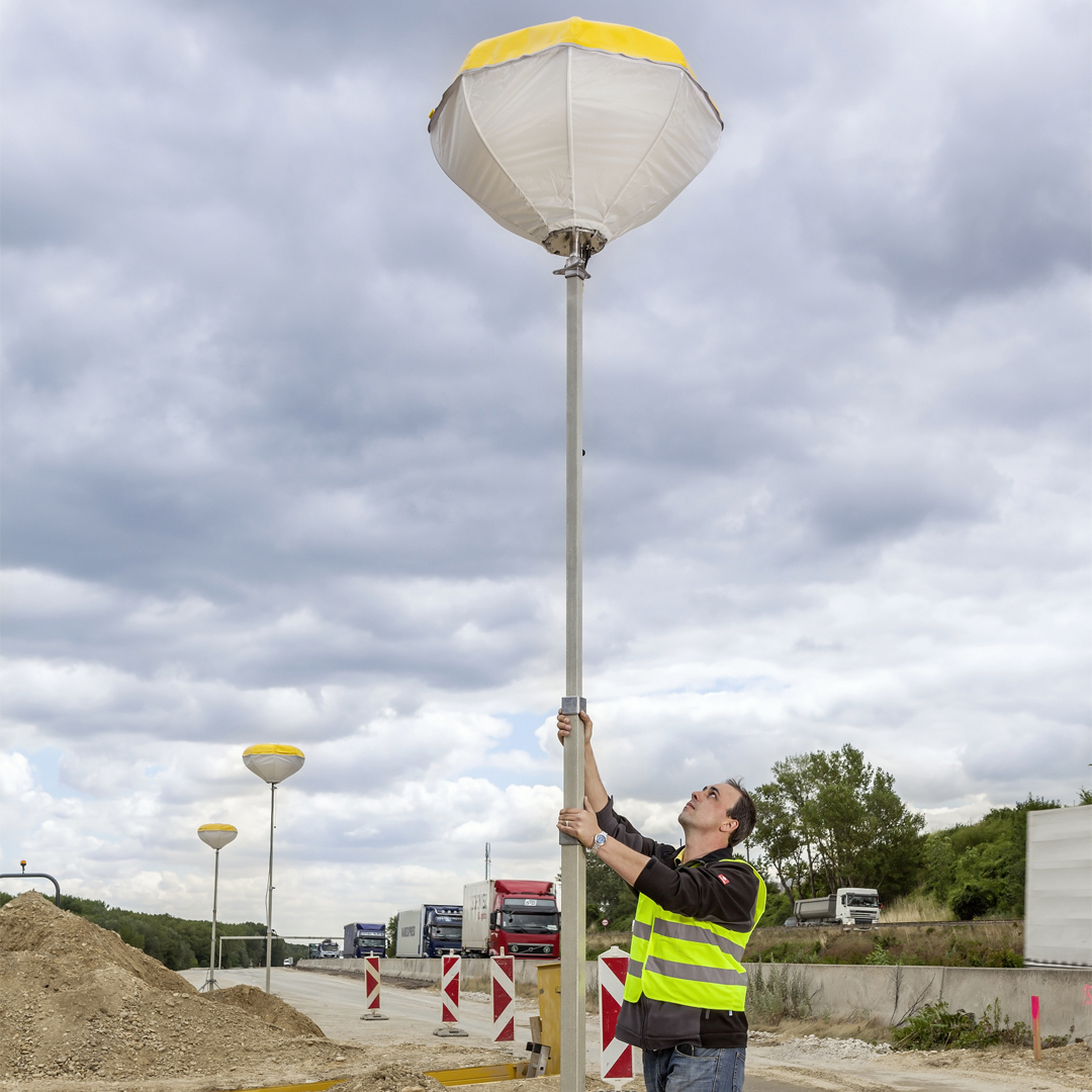 Palloni luminosi e torri faro