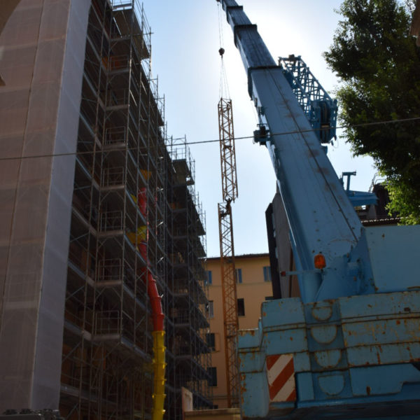 Montaggio gru edile 71 ECB a Bologna