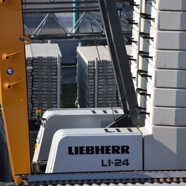 Nuova gru edile Liebherr modello L1-24