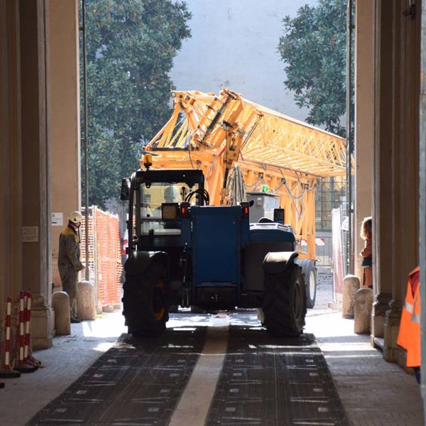 Montaggio gru Liebherr a Ferrara